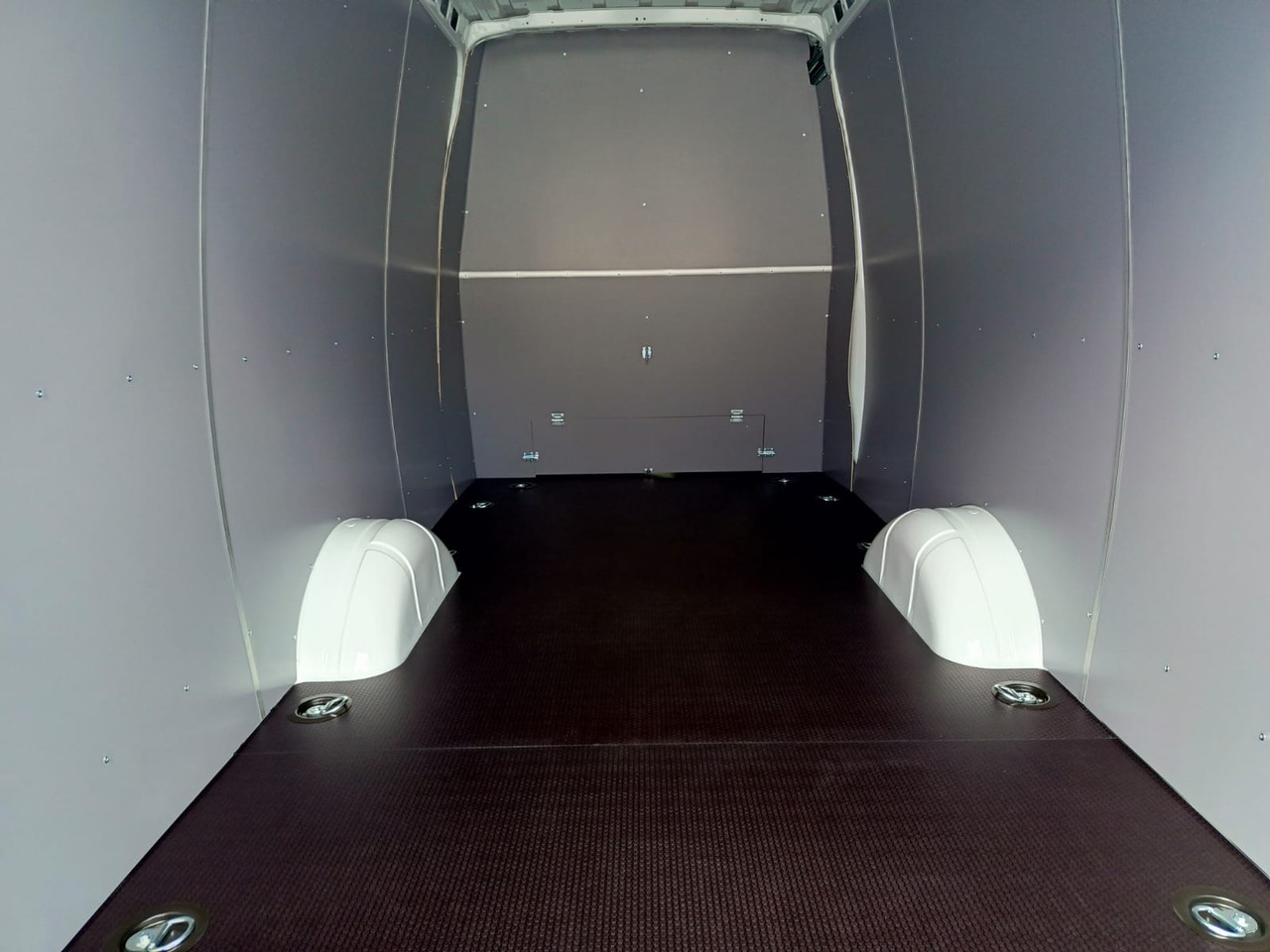 IVECO Daily 35 180 7-Sitzer - Persontransport, Varebil med dobbelt førerhus: bilde 3 IVECO Daily 35 180 7-Sitzer - Persontransport, Varebil med dobbelt førerhus: bilde 3