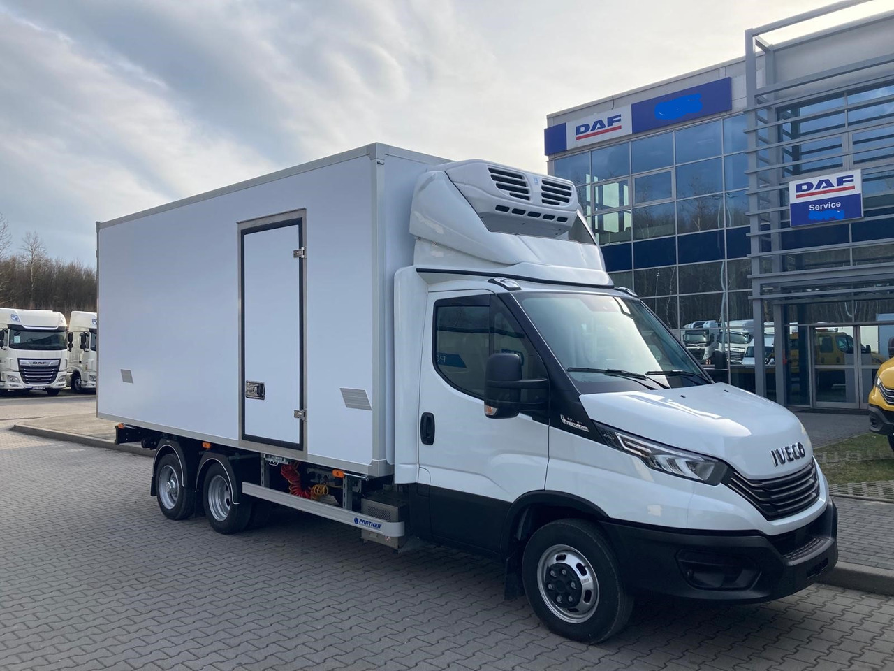 IVECO Daily BE-Truck 35S18H A8 180 PS Kühlkoffer 7.000kg Gesamtgewicht - Lastebil med kjøl: bilde 4 IVECO Daily BE-Truck 35S18H A8 180 PS Kühlkoffer 7.000kg Gesamtgewicht - Lastebil med kjøl: bilde 4