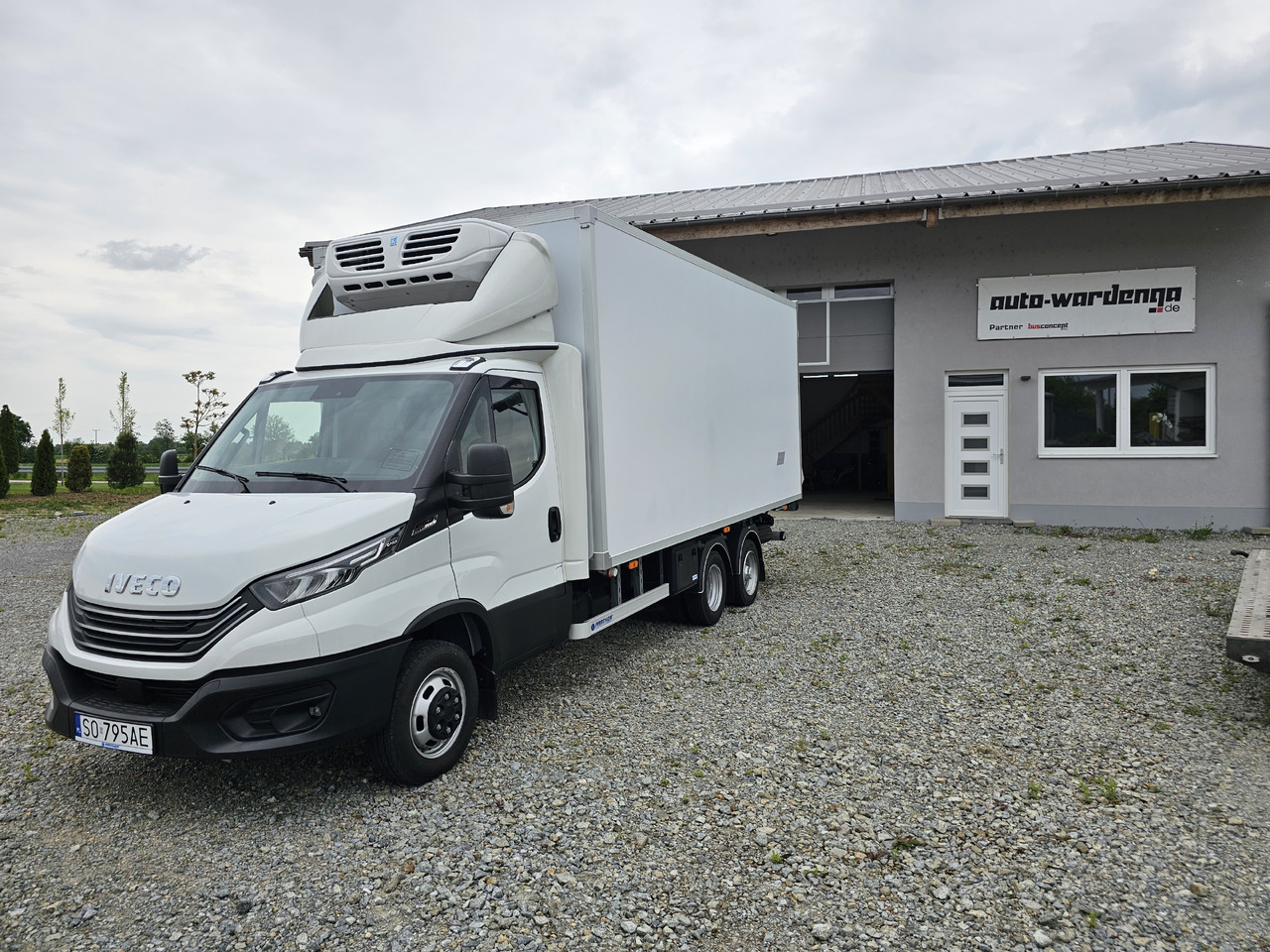 IVECO Daily BE-Truck 35S18H A8 180 PS Kühlkoffer 7.000kg Gesamtgewicht - Lastebil med kjøl: bilde 1 IVECO Daily BE-Truck 35S18H A8 180 PS Kühlkoffer 7.000kg Gesamtgewicht - Lastebil med kjøl: bilde 1