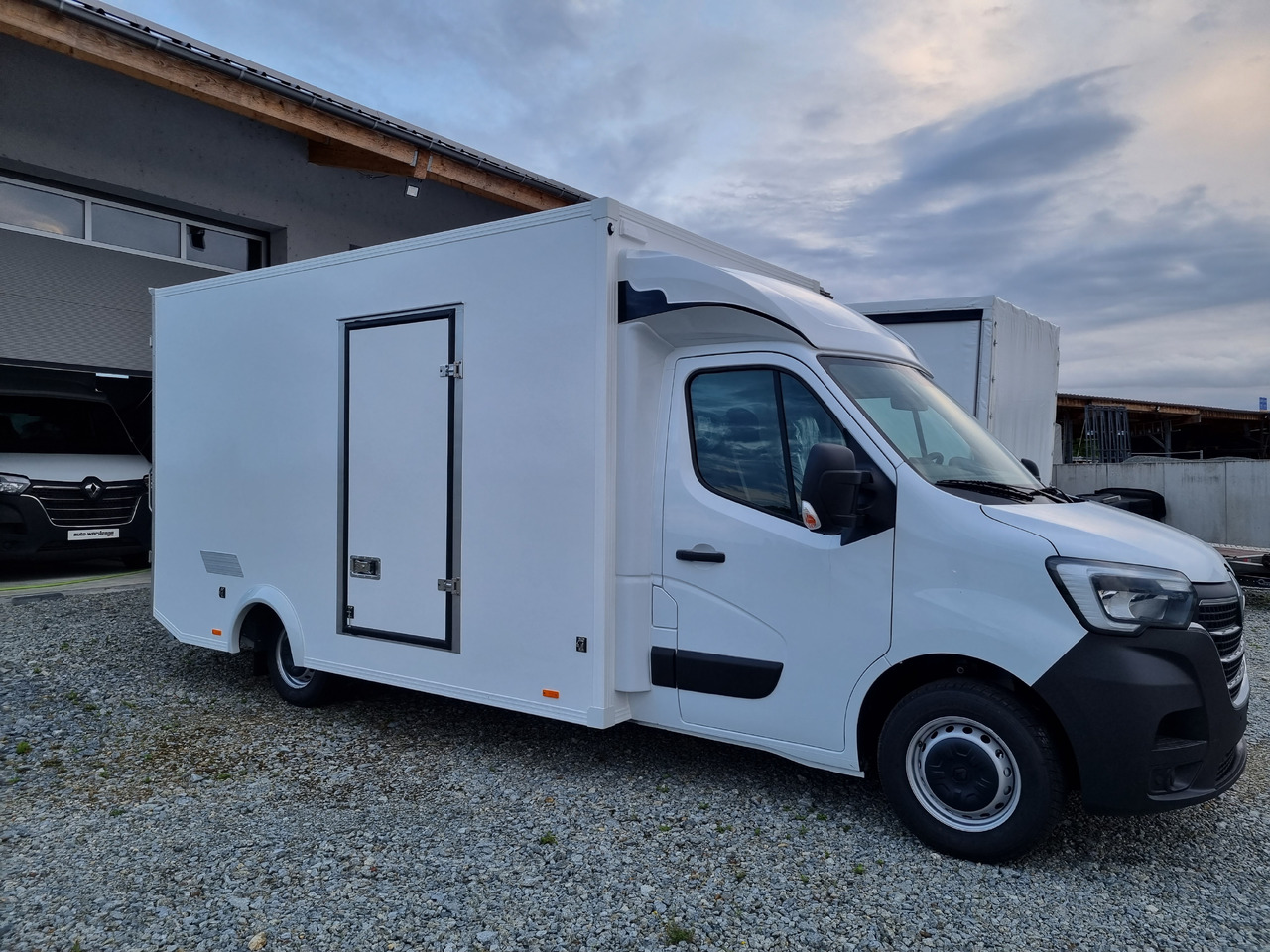 Renault Master 165 Koffer Platform Tiefrahmen - Varebil med skap: bilde 2 Renault Master 165 Koffer Platform Tiefrahmen - Varebil med skap: bilde 2