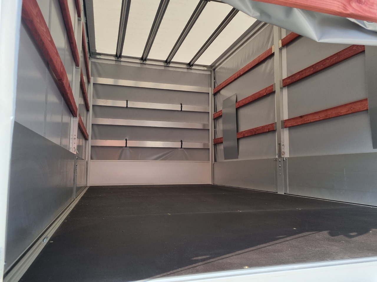 Renault Master 170 8 Pal Dachspoiler - Varebil med kapell: bilde 3 Renault Master 170 8 Pal Dachspoiler - Varebil med kapell: bilde 3