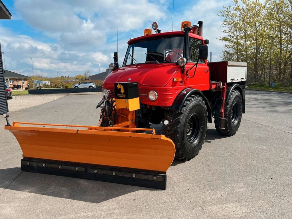 Unimog 406/U9000 4x4 - Kranbil: bilde 3 Unimog 406/U9000 4x4 - Kranbil: bilde 3