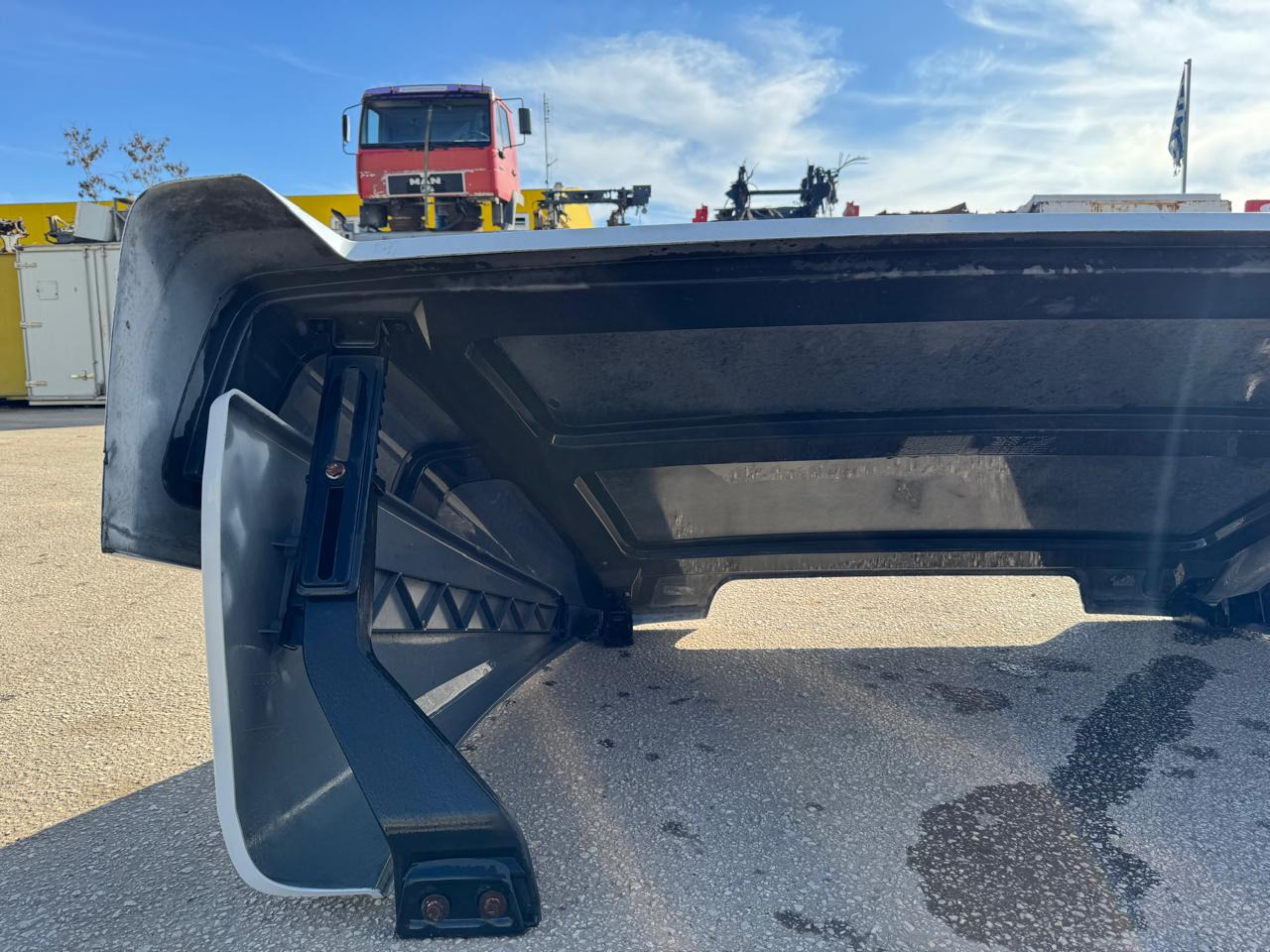 AIR DEFLECTOR ATEGO 2 - Aerodynamikk/ Spoiler: bilde 4 AIR DEFLECTOR ATEGO 2 - Aerodynamikk/ Spoiler: bilde 4