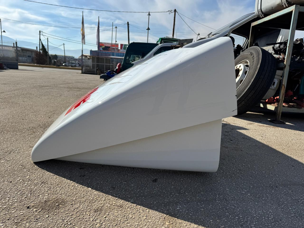 AIR DEFLECTOR ATEGO 2 - Aerodynamikk/ Spoiler: bilde 3 AIR DEFLECTOR ATEGO 2 - Aerodynamikk/ Spoiler: bilde 3