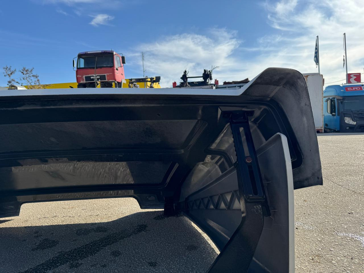 AIR DEFLECTOR ATEGO 2 - Aerodynamikk/ Spoiler: bilde 5 AIR DEFLECTOR ATEGO 2 - Aerodynamikk/ Spoiler: bilde 5