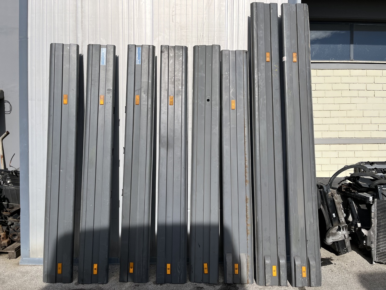 LATERAL UNDERRUN PROTECTION,PROTECTIVE RAIL,SIDE PANELLING, LEFT AND RIGHT MERCEDES-BENZ ATEGO - Aerodynamikk/ Spoiler for Lastebil: bilde 1 LATERAL UNDERRUN PROTECTION,PROTECTIVE RAIL,SIDE PANELLING, LEFT AND RIGHT MERCEDES-BENZ ATEGO - Aerodynamikk/ Spoiler for Lastebil: bilde 1