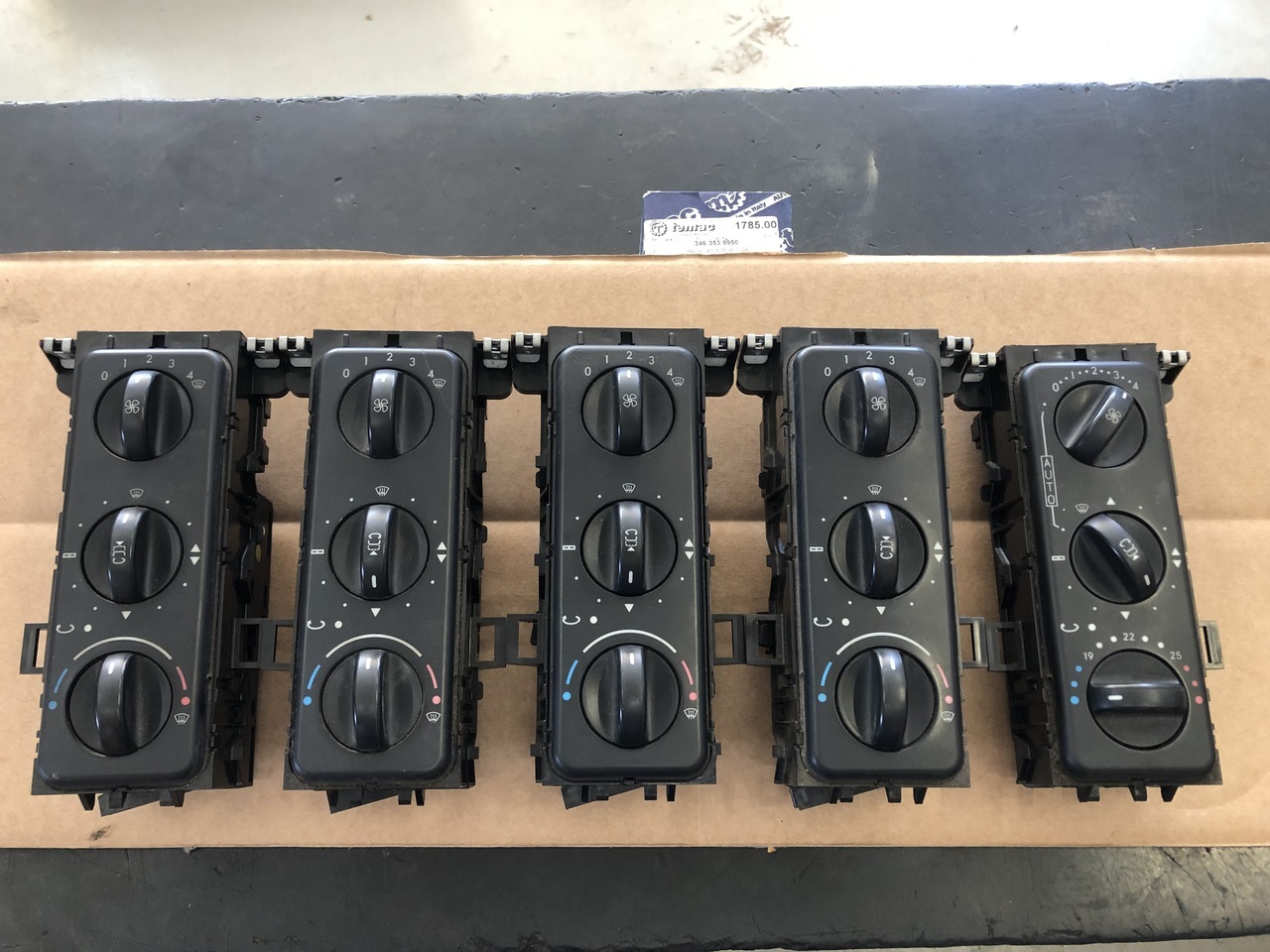 OPERATING UNIT AIR CONDITIONER - Varme/ Ventilasjon for Lastebil: bilde 1 OPERATING UNIT AIR CONDITIONER - Varme/ Ventilasjon for Lastebil: bilde 1