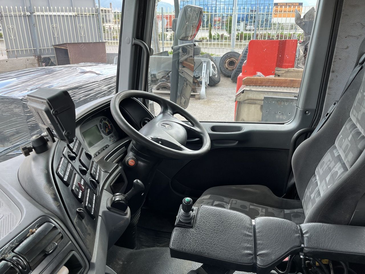 Førerhus og interiør for Lastebil SHORT CAB ACTROS MP2 RHD: bilde 12 Førerhus og interiør for Lastebil SHORT CAB ACTROS MP2 RHD: bilde 12