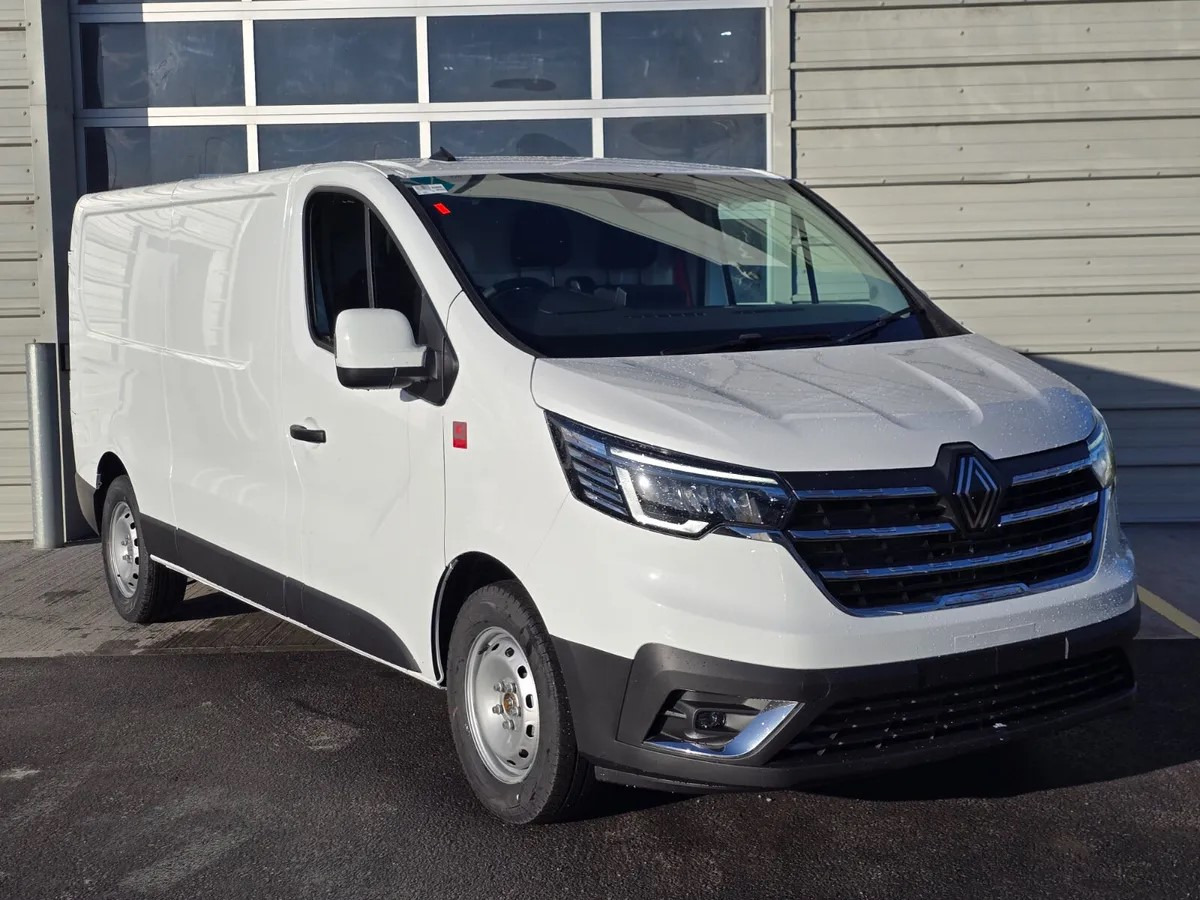 2025 New Renault Trafic Red Edition 150BHP - Kassebil: bilde 1 2025 New Renault Trafic Red Edition 150BHP - Kassebil: bilde 1