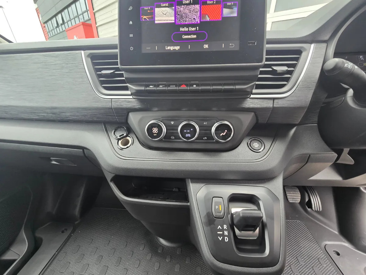 NEW Renault Trafic Exclusive 170BHP/150BHP Auto White - Kassebil: bilde 3 NEW Renault Trafic Exclusive 170BHP/150BHP Auto White - Kassebil: bilde 3