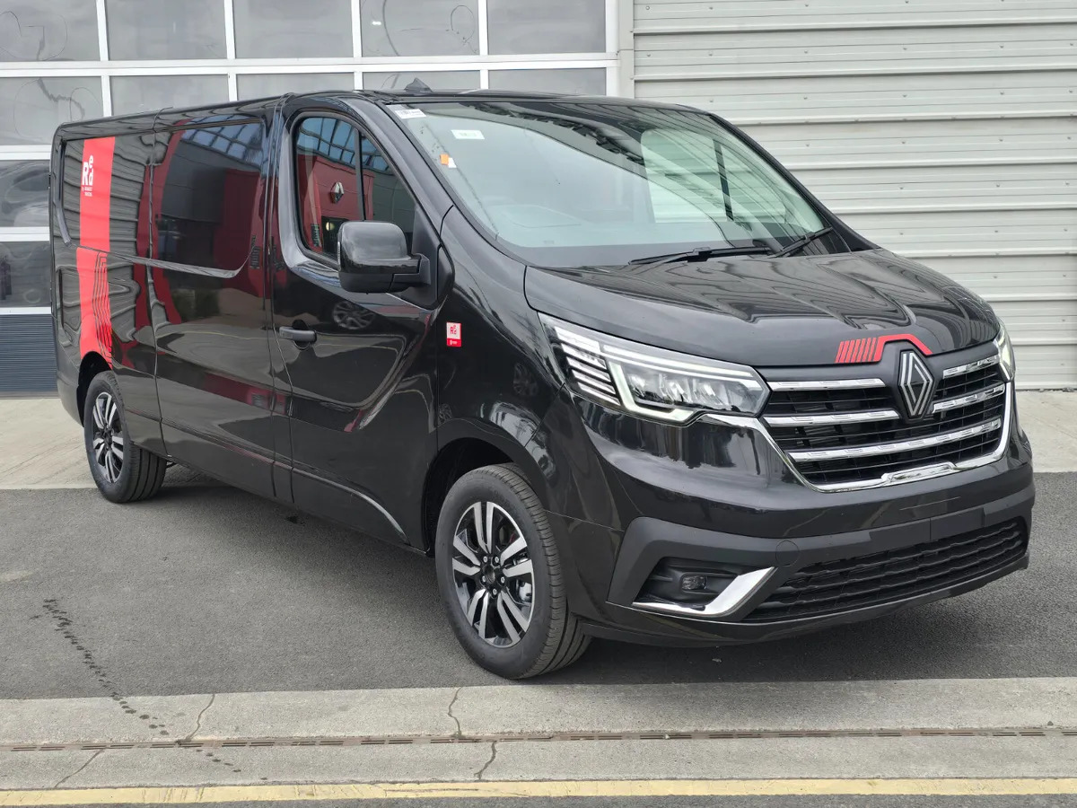 NEW Renault Trafic Exclusive 170BHP/150BHP Manual Black - Kassebil: bilde 1 NEW Renault Trafic Exclusive 170BHP/150BHP Manual Black - Kassebil: bilde 1