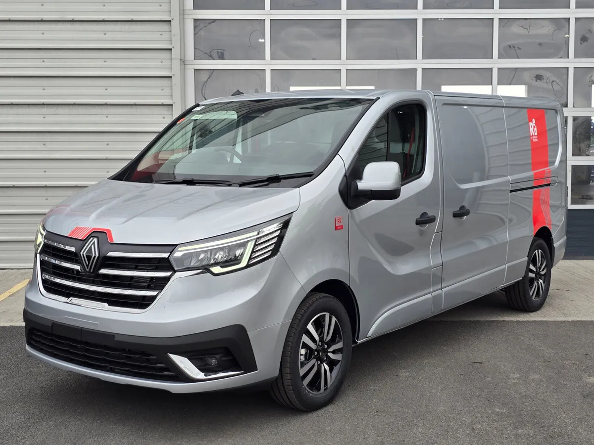 NEW Renault Trafic Exclusive 170BHP/150BHP Manual Silver - Kassebil: bilde 5 NEW Renault Trafic Exclusive 170BHP/150BHP Manual Silver - Kassebil: bilde 5