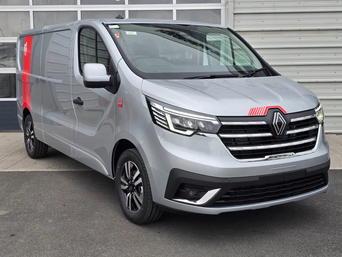 NEW Renault Trafic Exclusive 170BHP/150BHP Manual Silver - Kassebil: bilde 1 NEW Renault Trafic Exclusive 170BHP/150BHP Manual Silver - Kassebil: bilde 1