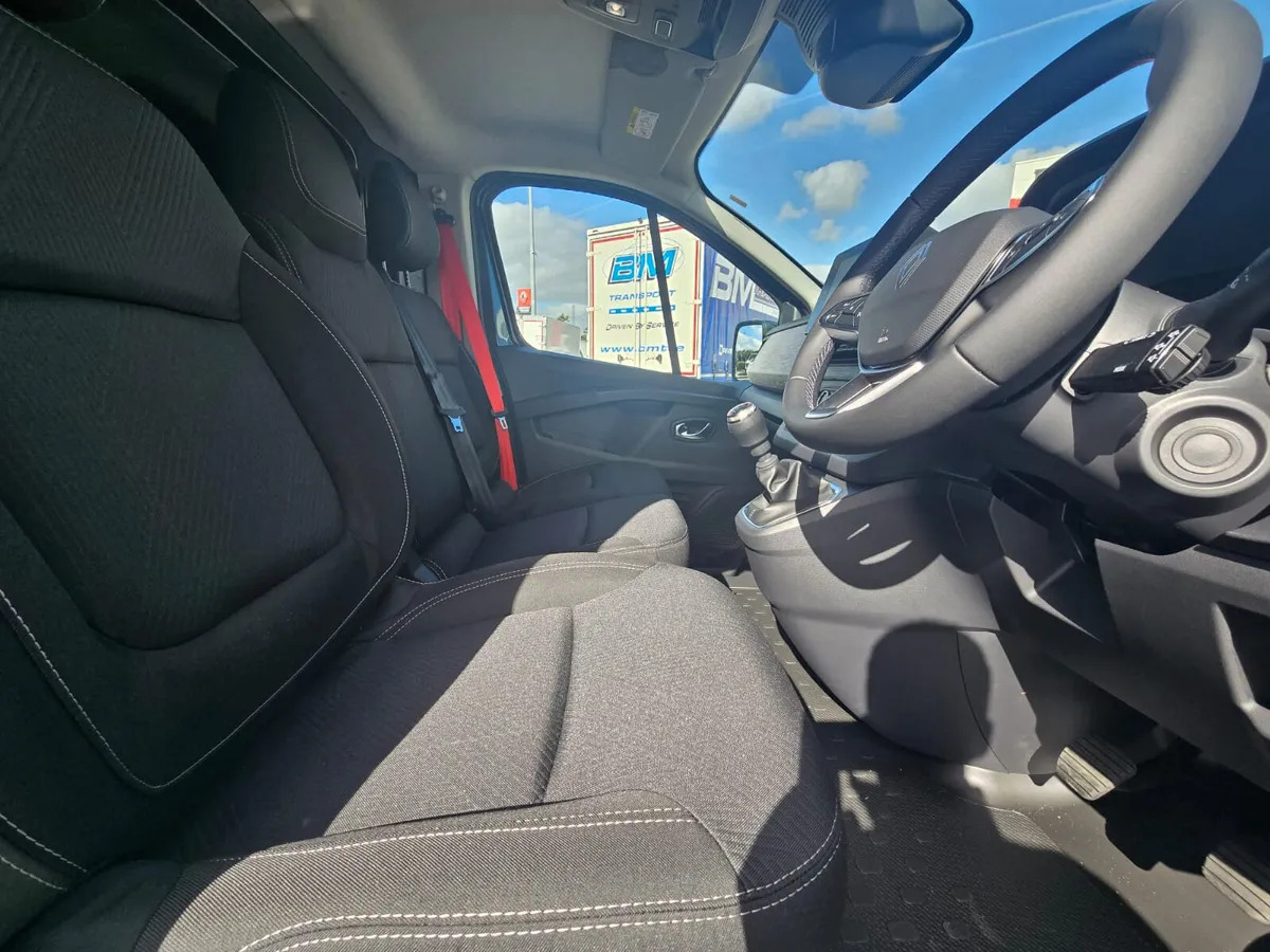 NEW Renault Trafic Exclusive 170BHP/150BHP Manual White - Kassebil: bilde 4 NEW Renault Trafic Exclusive 170BHP/150BHP Manual White - Kassebil: bilde 4