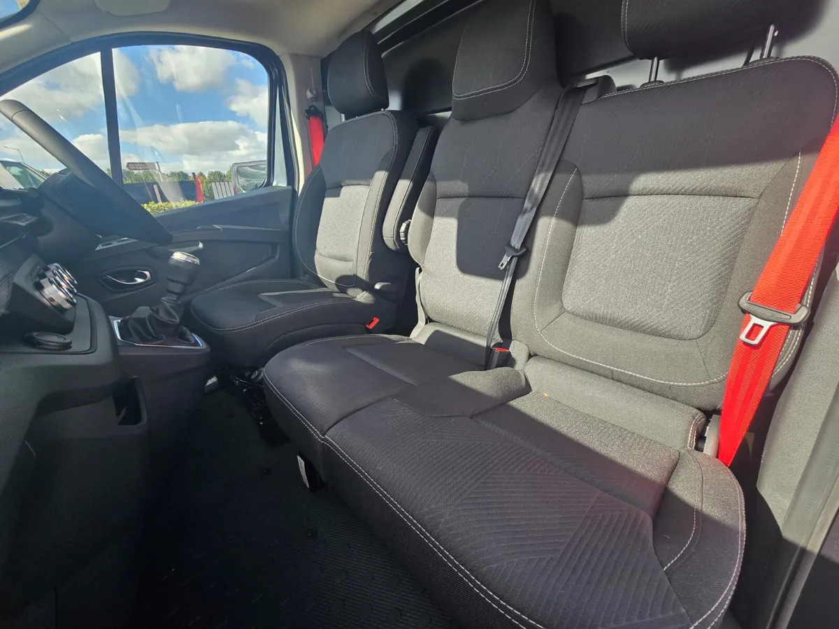NEW Renault Trafic Exclusive 170BHP/150BHP Manual White - Kassebil: bilde 3 NEW Renault Trafic Exclusive 170BHP/150BHP Manual White - Kassebil: bilde 3
