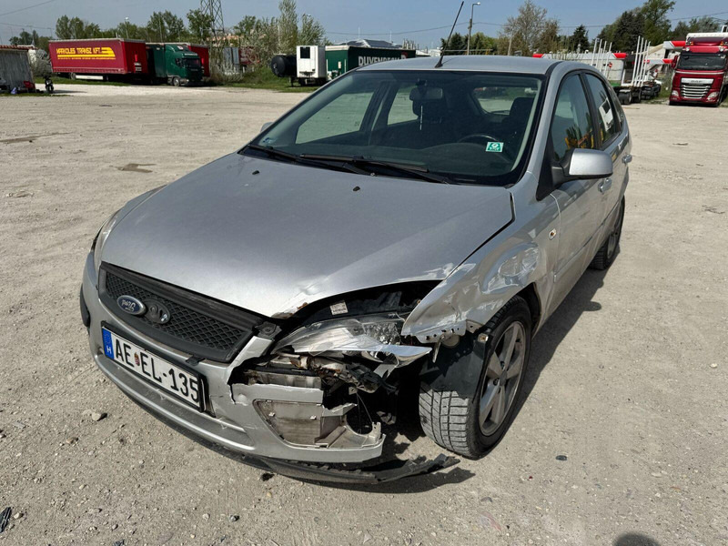 Ford Focus 1,6 i - Damaged Car - Hatchback: bilde 1 Ford Focus 1,6 i - Damaged Car - Hatchback: bilde 1