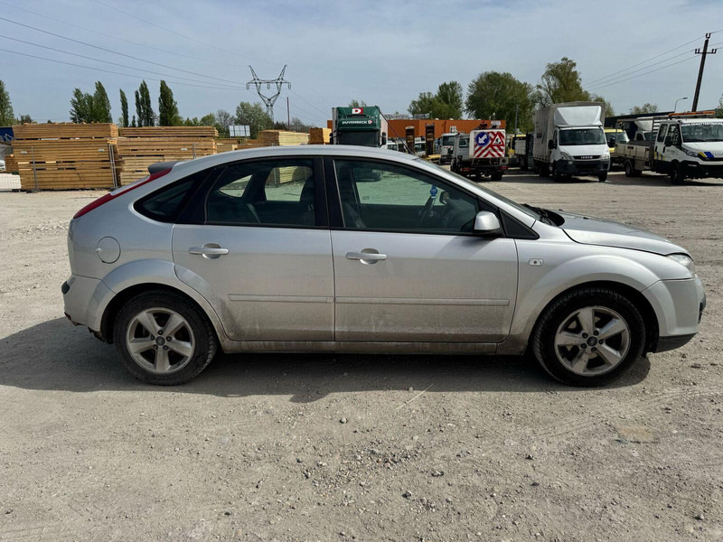Ford Focus 1,6 i - Damaged Car - Hatchback: bilde 4 Ford Focus 1,6 i - Damaged Car - Hatchback: bilde 4