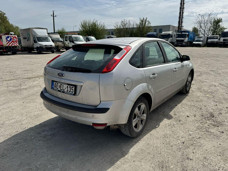 Ford Focus 1,6 i - Damaged Car - Hatchback: bilde 5 Ford Focus 1,6 i - Damaged Car - Hatchback: bilde 5