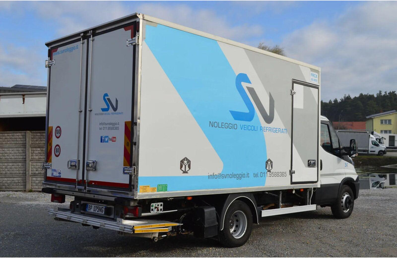 Iveco DAILY 60C15 REFRIGERATOR + SIDE AND REAR DOORS, LIFT FOLDED UNDE - Lastebil med kjøl: bilde 4 Iveco DAILY 60C15 REFRIGERATOR + SIDE AND REAR DOORS, LIFT FOLDED UNDE - Lastebil med kjøl: bilde 4