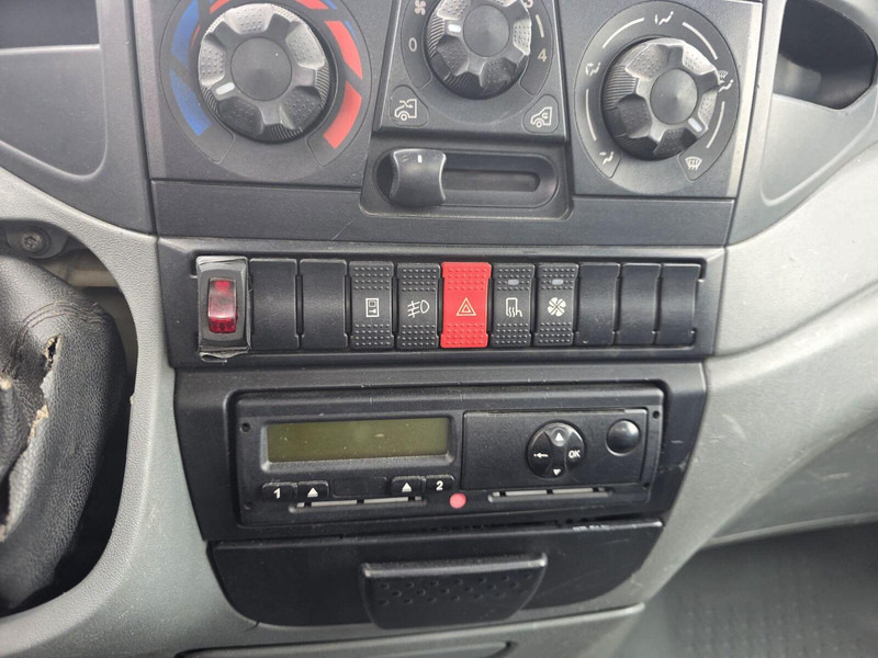 Varebil med plan Iveco Daily 55 S 18 4x4 + Veldhuizen Palfinger PK3300 Clixtar: bilde 19
