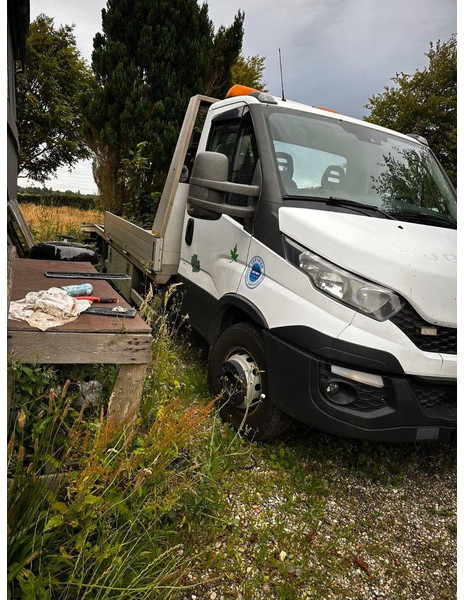 Iveco Daily 70C17 - Car transporter + crane - Transporter lastebil: bilde 2 Iveco Daily 70C17 - Car transporter + crane - Transporter lastebil: bilde 2