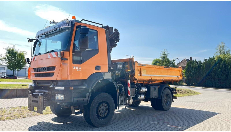Iveco Trakker 360 EEV - 3 way tipper + crane - Tippbil, Kranbil: bilde 2 Iveco Trakker 360 EEV - 3 way tipper + crane - Tippbil, Kranbil: bilde 2