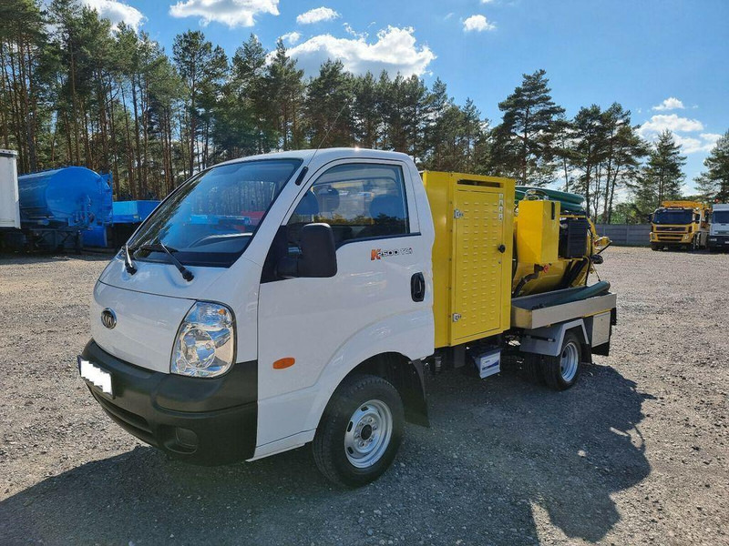 Kia Csatornatisztító - Vakuum lastebil: bilde 1 Kia Csatornatisztító - Vakuum lastebil: bilde 1