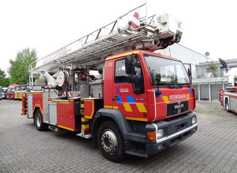 MAN 18.284 L2000 - Fire truck+ladder lift - Brannbil: bilde 3 MAN 18.284 L2000 - Fire truck+ladder lift - Brannbil: bilde 3
