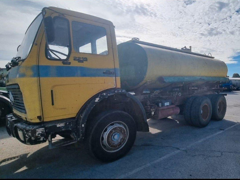 Mercedes-Benz 2219 6x4 Vízszállító Tartálykocsi - Tankbil: bilde 2 Mercedes-Benz 2219 6x4 Vízszállító Tartálykocsi - Tankbil: bilde 2