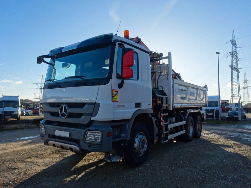 Mercedes-Benz Actros 3336 6x4 Three sided Tipper + Crane FASSI F155A.0.22 - Tippbil, Kranbil: bilde 1 Mercedes-Benz Actros 3336 6x4 Three sided Tipper + Crane FASSI F155A.0.22 - Tippbil, Kranbil: bilde 1