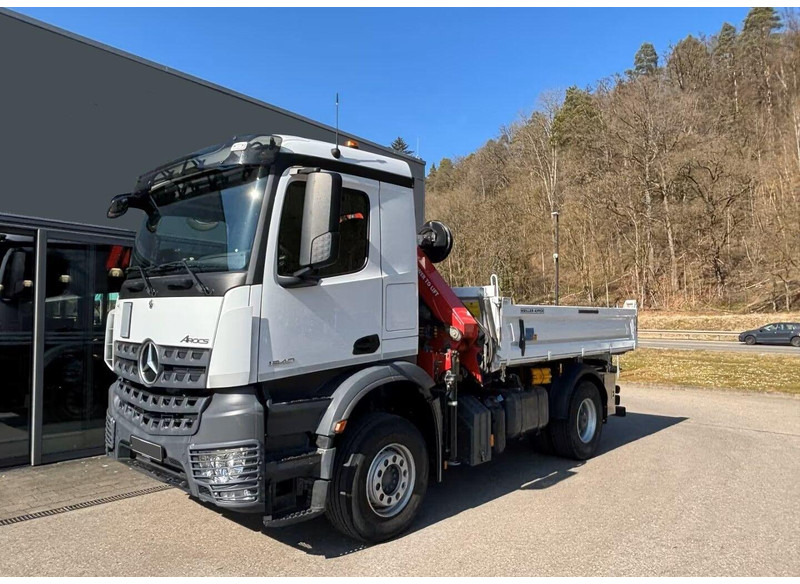 Mercedes-Benz Arocs 1840 - 3 way tipper truck + crane - Tippbil, Kranbil: bilde 1 Mercedes-Benz Arocs 1840 - 3 way tipper truck + crane - Tippbil, Kranbil: bilde 1