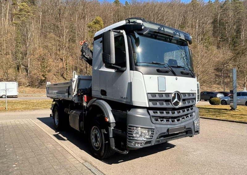 Mercedes-Benz Arocs 1840 - 3 way tipper truck + crane - Tippbil, Kranbil: bilde 2 Mercedes-Benz Arocs 1840 - 3 way tipper truck + crane - Tippbil, Kranbil: bilde 2