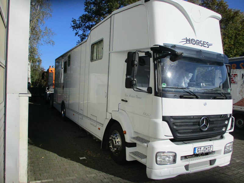 Mercedes-Benz Axor 1833 - Horse transporter - Hestebil: bilde 2 Mercedes-Benz Axor 1833 - Horse transporter - Hestebil: bilde 2