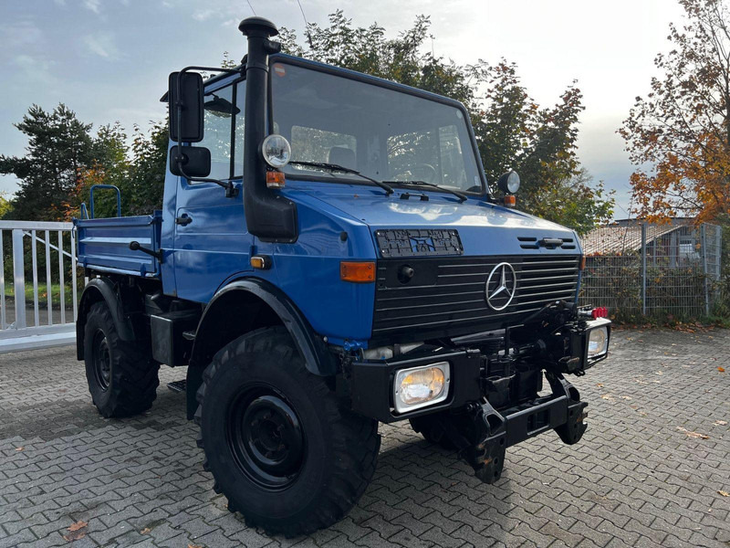 Mercedes-Benz Unimog 427 Platós hókotrócs - Tohjulstraktor: bilde 1 Mercedes-Benz Unimog 427 Platós hókotrócs - Tohjulstraktor: bilde 1