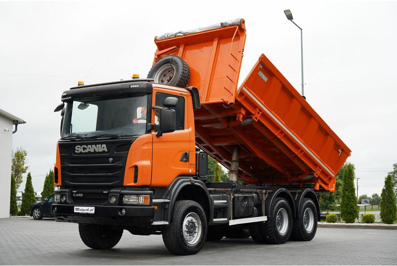 Scania G 440 / 6x6 / WYWROTKA TRZY-STRONNA / 2X HYDROBURTA / BOARDMATIC - Tippbil: bilde 1 Scania G 440 / 6x6 / WYWROTKA TRZY-STRONNA / 2X HYDROBURTA / BOARDMATIC - Tippbil: bilde 1