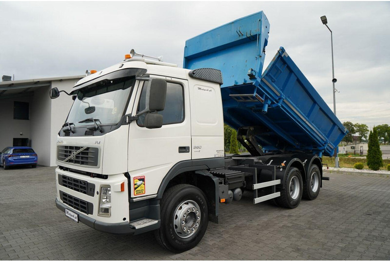 Volvo FM 360 / 6x4 / WYWROTKA DWUSTRONNA / HYDROBURTA / MANUAL / SPROW - Tippbil: bilde 2 Volvo FM 360 / 6x4 / WYWROTKA DWUSTRONNA / HYDROBURTA / MANUAL / SPROW - Tippbil: bilde 2
