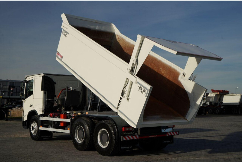 Volvo FMX 550 / 6x4 / WYWROTKA / WOZIDŁO / HARDOX / HYDRAULICZNA KLAPA - Tippbil: bilde 3 Volvo FMX 550 / 6x4 / WYWROTKA / WOZIDŁO / HARDOX / HYDRAULICZNA KLAPA - Tippbil: bilde 3