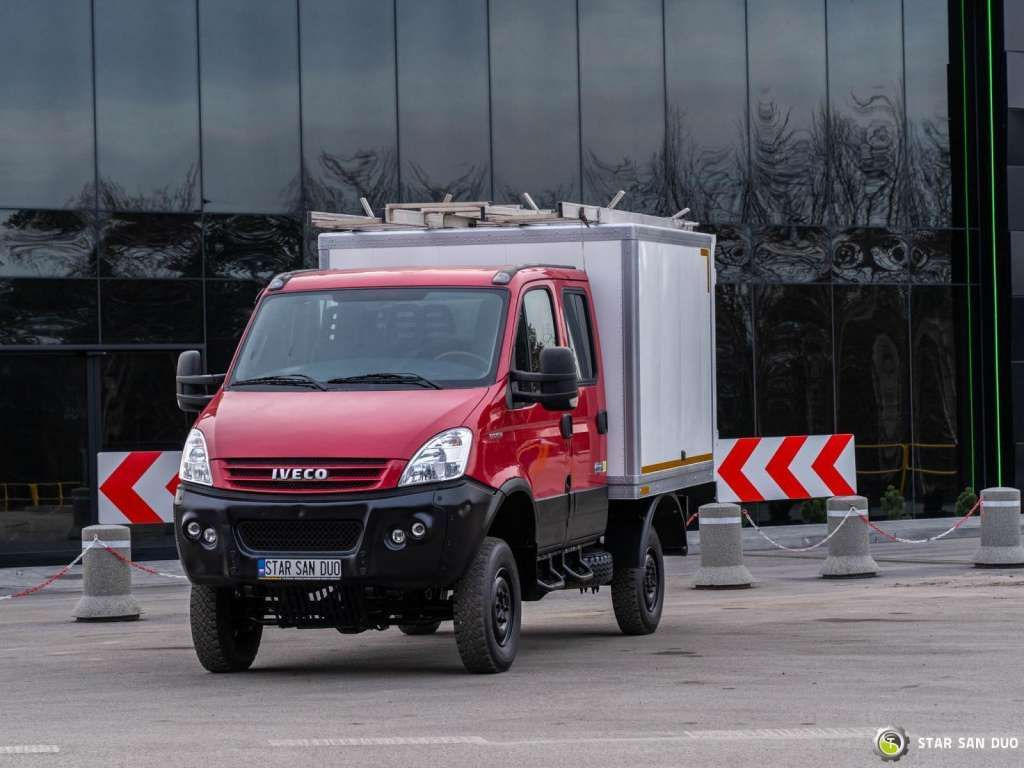 Iveco DAILY 4X4 OFFROAD CAMPER BOX DOKA Iveco DAILY 4X4 OFFROAD CAMPER BOX DOKA - Chassis lastebil: bilde 2 Iveco DAILY 4X4 OFFROAD CAMPER BOX DOKA Iveco DAILY 4X4 OFFROAD CAMPER BOX DOKA - Chassis lastebil: bilde 2