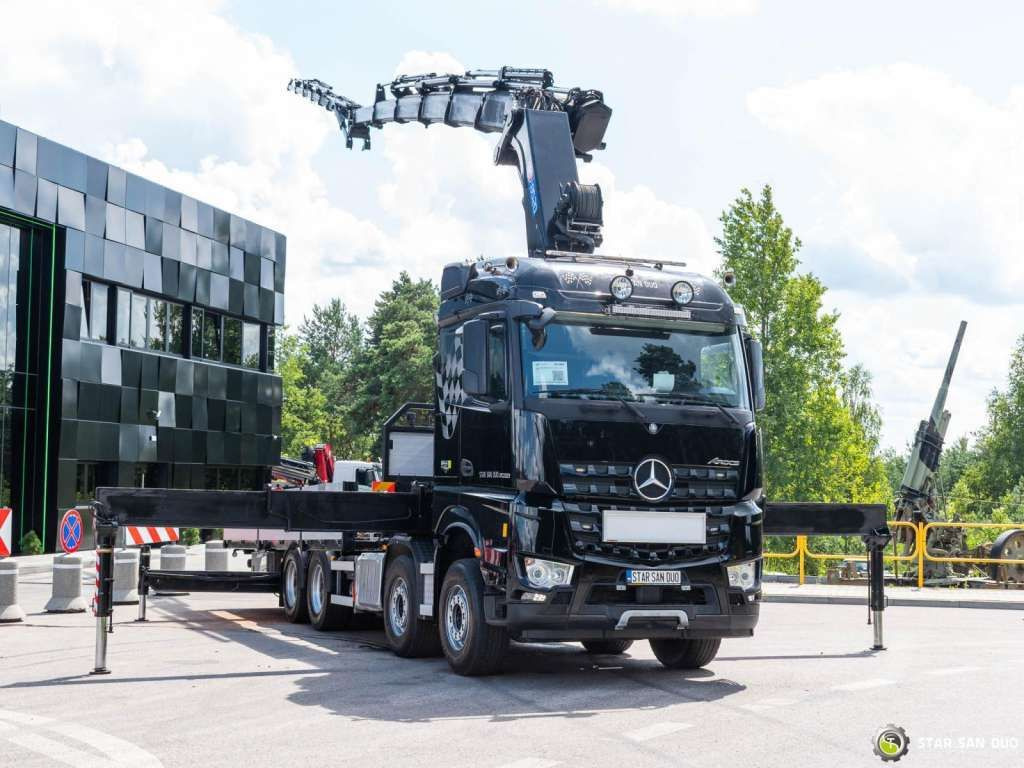 Mercedes-Benz AROCS 3251 8x4 HMF 8520 Fly Jib Winch - Kranbil: bilde 2 Mercedes-Benz AROCS 3251 8x4 HMF 8520 Fly Jib Winch - Kranbil: bilde 2