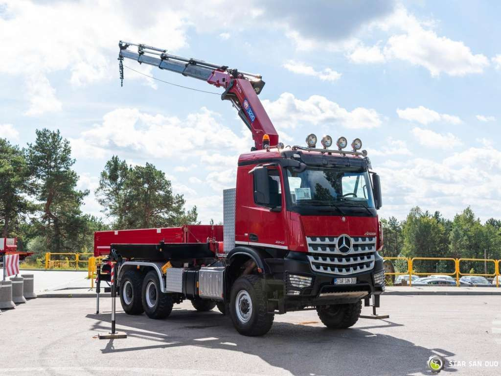 Mercedes-Benz AROCS 3345 6x6 HMF 3220 Winch Crane tipper - Kranbil: bilde 2 Mercedes-Benz AROCS 3345 6x6 HMF 3220 Winch Crane tipper - Kranbil: bilde 2