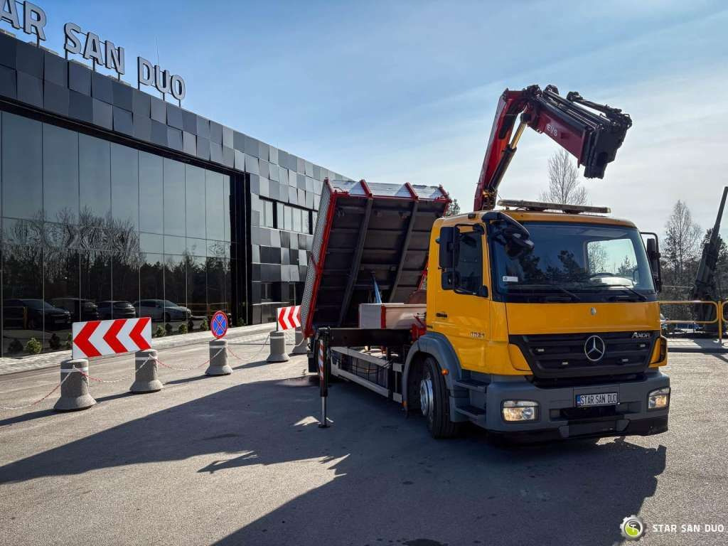 Mercedes-Benz AXOR 1824 4x2 HMF 975 HDS Crane Rotator Kipper Mercedes-Benz AXOR 1824 4x2 HMF 975 HDS Crane Rotator Kipper - Kranbil, Tippbil: bilde 2 Mercedes-Benz AXOR 1824 4x2 HMF 975 HDS Crane Rotator Kipper Mercedes-Benz AXOR 1824 4x2 HMF 975 HDS Crane Rotator Kipper - Kranbil, Tippbil: bilde 2