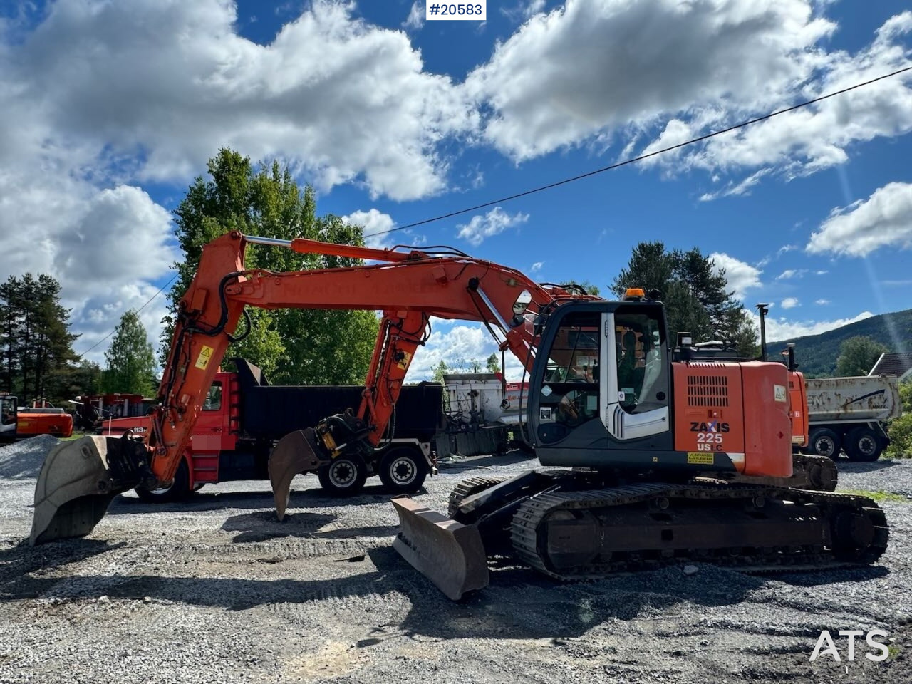 Hitachi ZX225 - Gravemaskin: bilde 2 Hitachi ZX225 - Gravemaskin: bilde 2