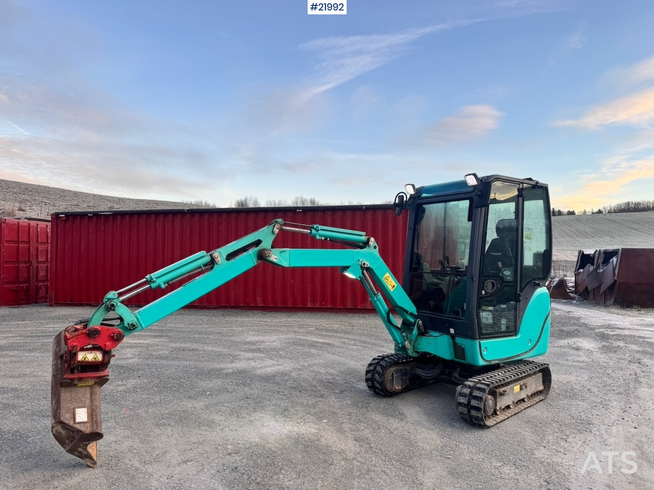 Kobelco 2016 Kobelco SK18 Minigraver m/ Powertilt, 3 skuffer,ripper, klype og Henger. - Minigraver: bilde 1 Kobelco 2016 Kobelco SK18 Minigraver m/ Powertilt, 3 skuffer,ripper, klype og Henger. - Minigraver: bilde 1