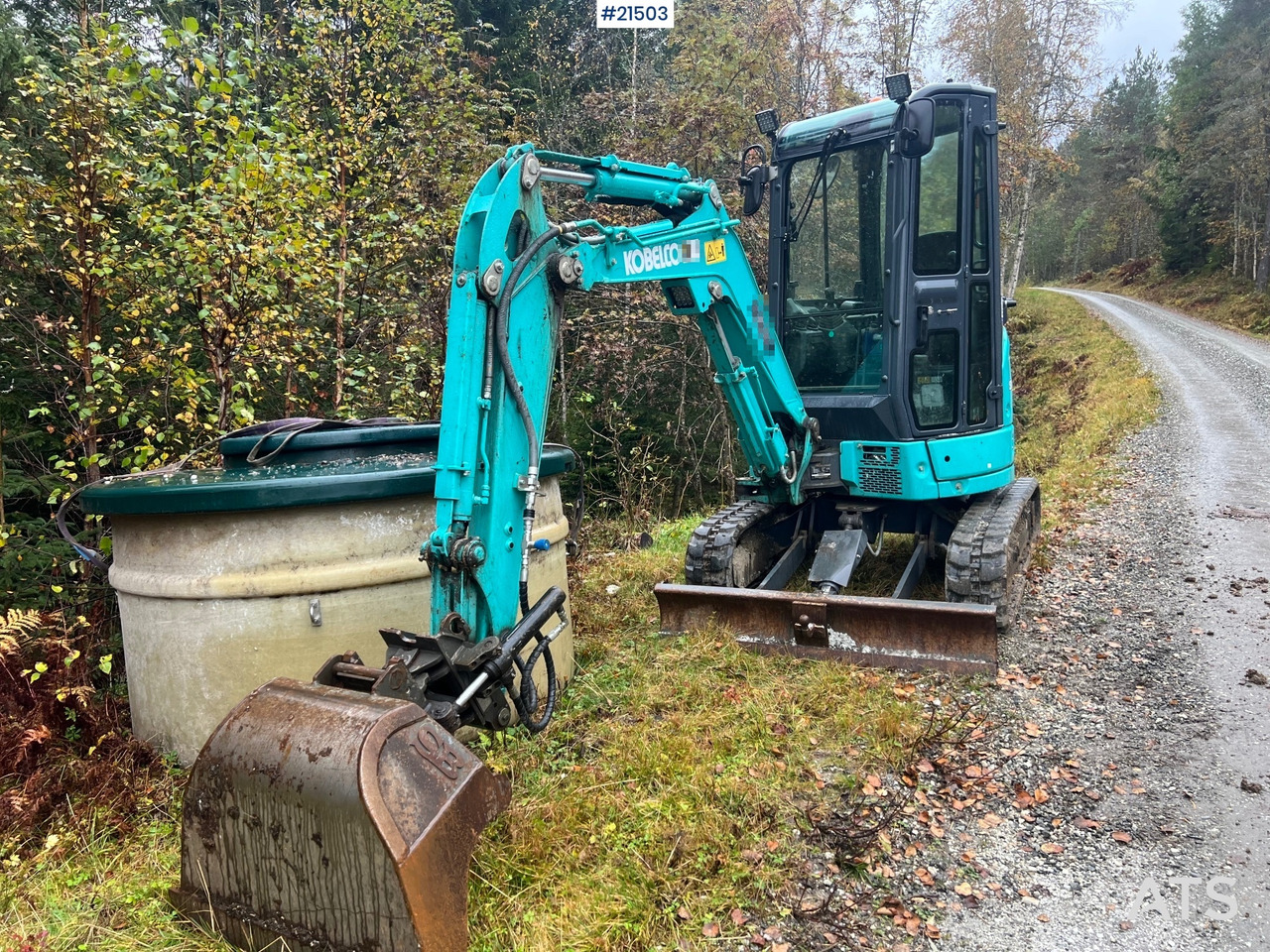 Kobelco Sk25SR-6E Gravemaskin m/ pusseskuffe,graveskuffe og tilt - Minigraver: bilde 4 Kobelco Sk25SR-6E Gravemaskin m/ pusseskuffe,graveskuffe og tilt - Minigraver: bilde 4
