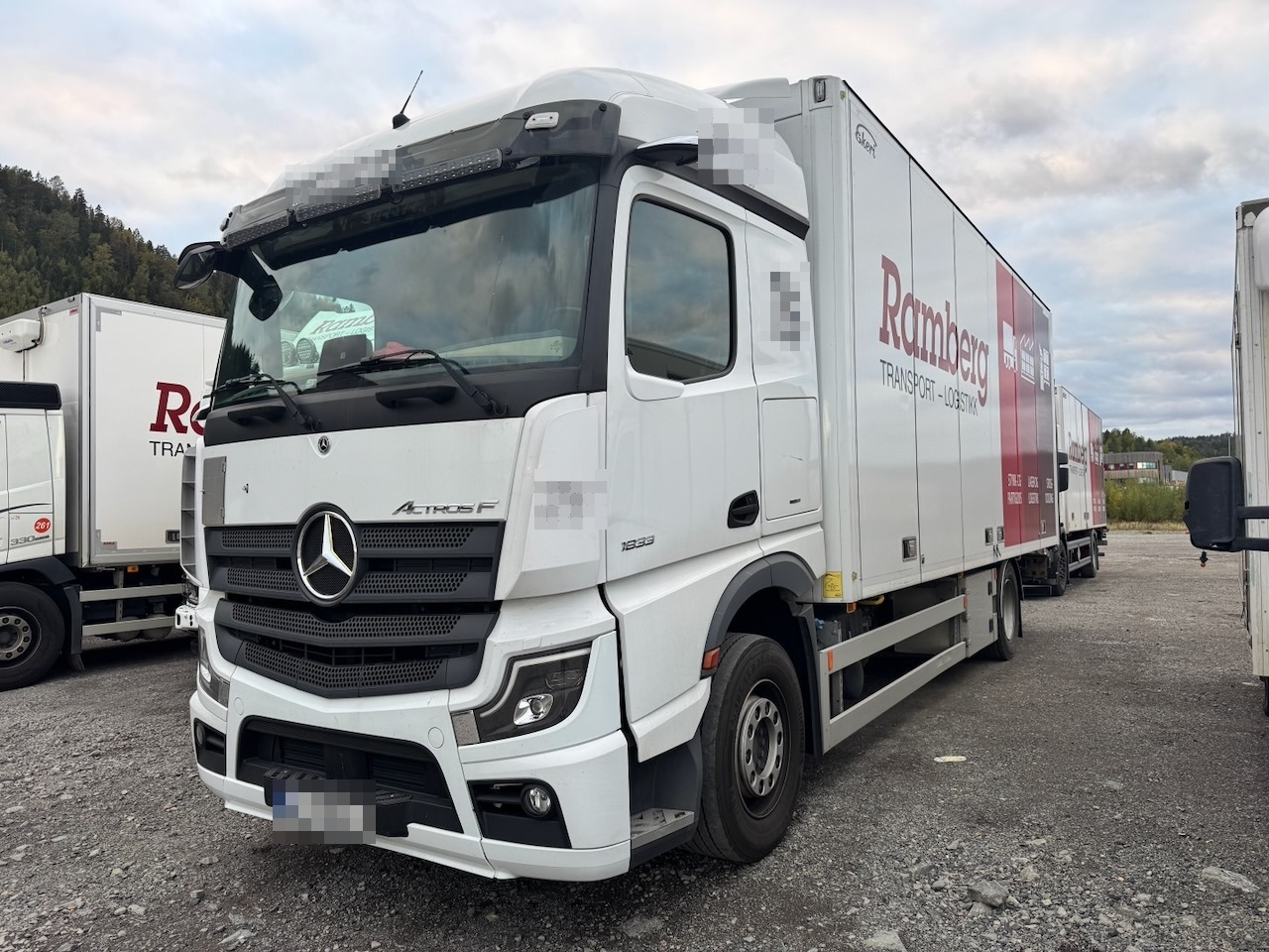 Mercedes Actros 1833 - Skapbil: bilde 1 Mercedes Actros 1833 - Skapbil: bilde 1