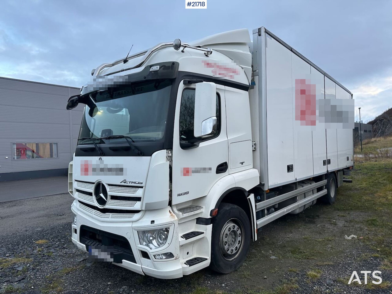 Mercedes Actros 1835 skapbil m/ Full sideåpning, aggregat, lift og 2 sett dekk - Skapbil: bilde 1 Mercedes Actros 1835 skapbil m/ Full sideåpning, aggregat, lift og 2 sett dekk - Skapbil: bilde 1