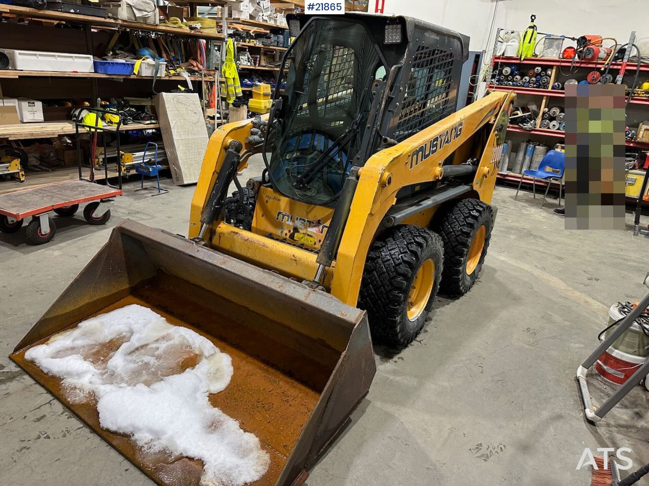 Mustang 220R kompaktlaster m/planeringskuffe og pallegafler - Kompaktlaster: bilde 2 Mustang 220R kompaktlaster m/planeringskuffe og pallegafler - Kompaktlaster: bilde 2