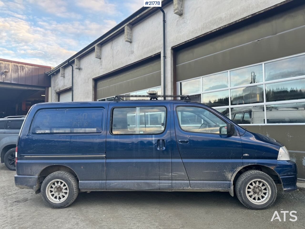 Toyota HIACE - Kassebil: bilde 1 Toyota HIACE - Kassebil: bilde 1