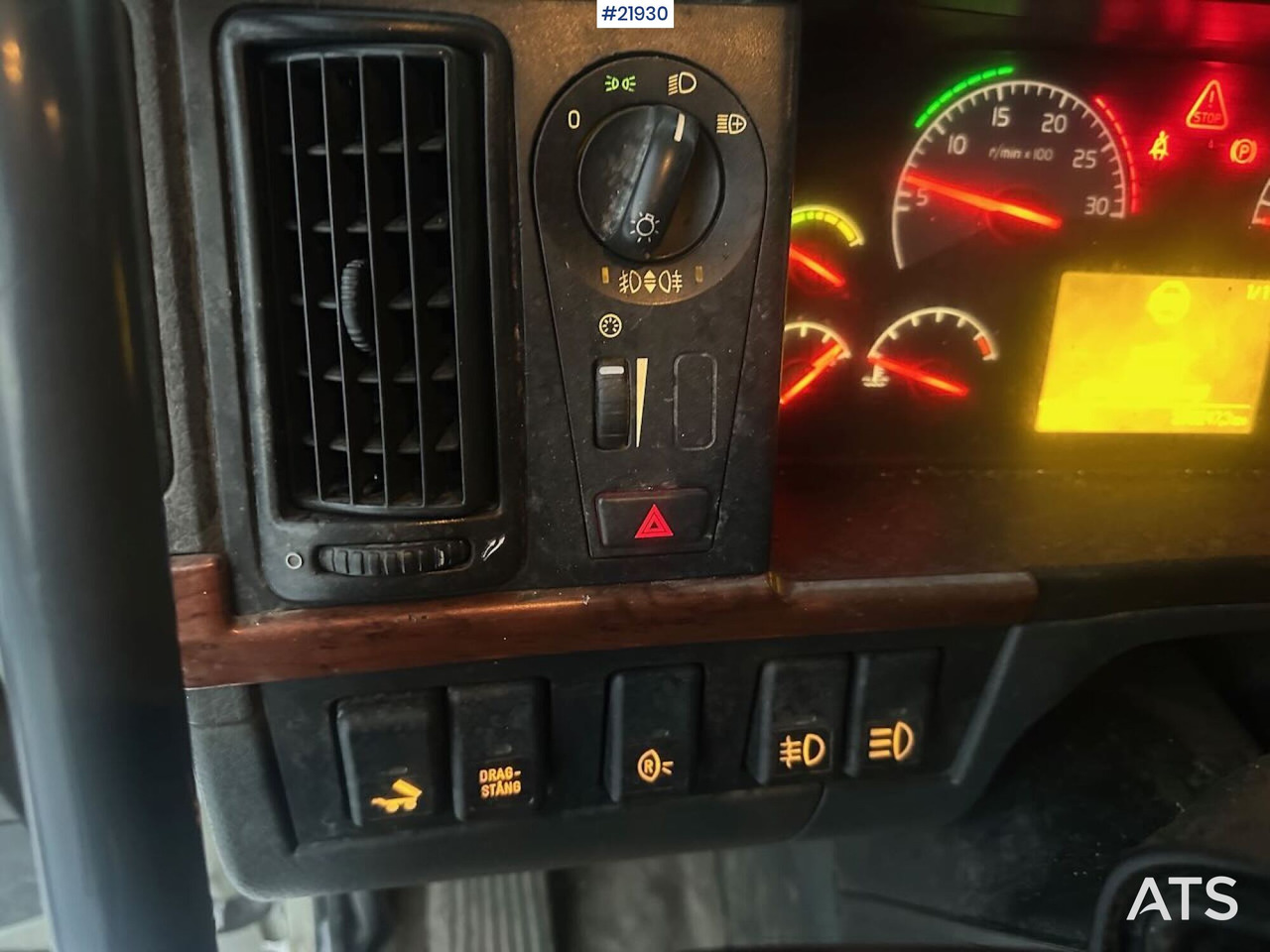 Krokbil Volvo FH12 brøyterigget krokbil m/ danskerumpe og flak. SE VIDEO: bilde 33 Krokbil Volvo FH12 brøyterigget krokbil m/ danskerumpe og flak. SE VIDEO: bilde 33