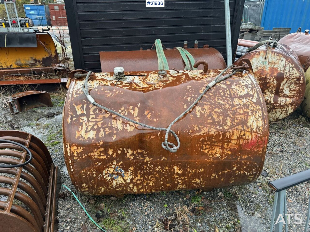 Dieseltanker på 1000l - Lagringstank: bilde 1 Dieseltanker på 1000l - Lagringstank: bilde 1